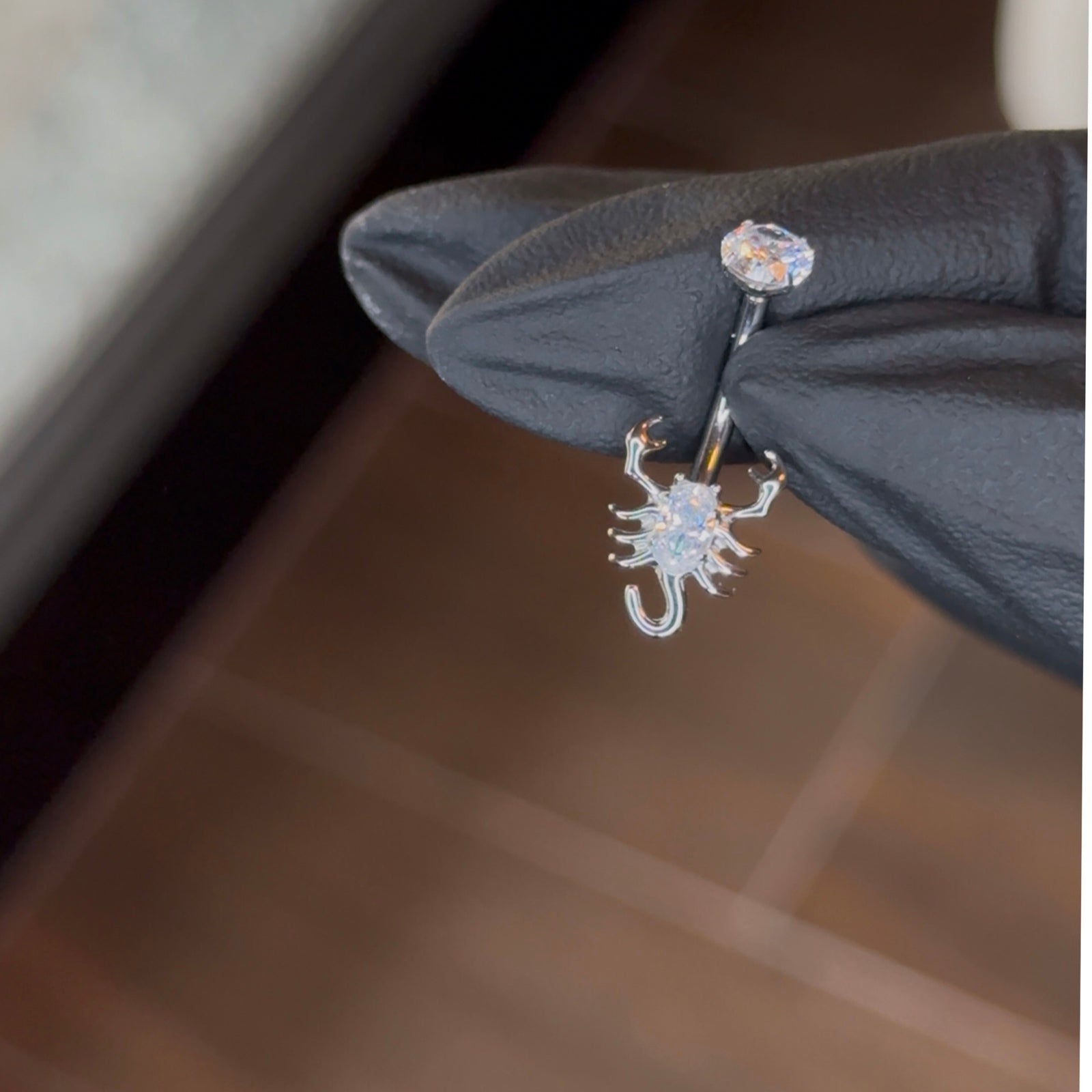 Scorpion Navel | Piercing Ombelico Titanio - UnusualPiercingShop.com