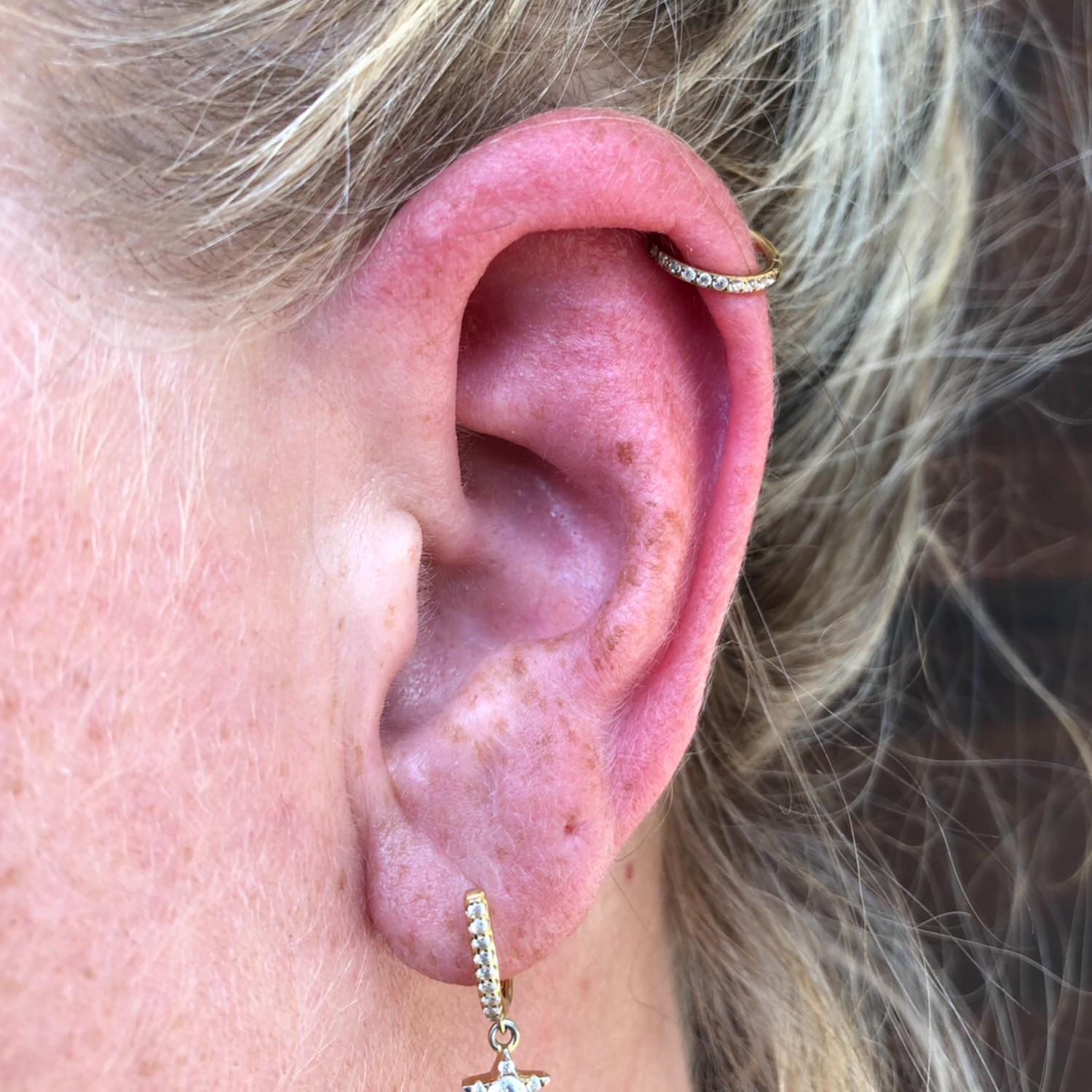 Stylish White Clicker Piercing - UnusualPiercingShop.com