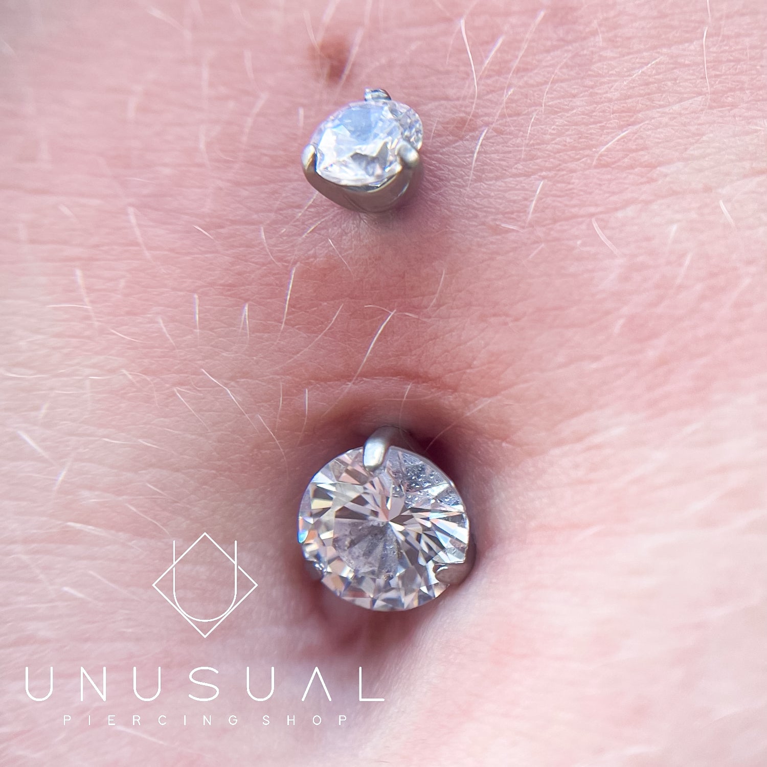 Lola Navel Piercing - UnusualPiercingShop.comLola Navel Piercing - UnusualPiercingShop.com