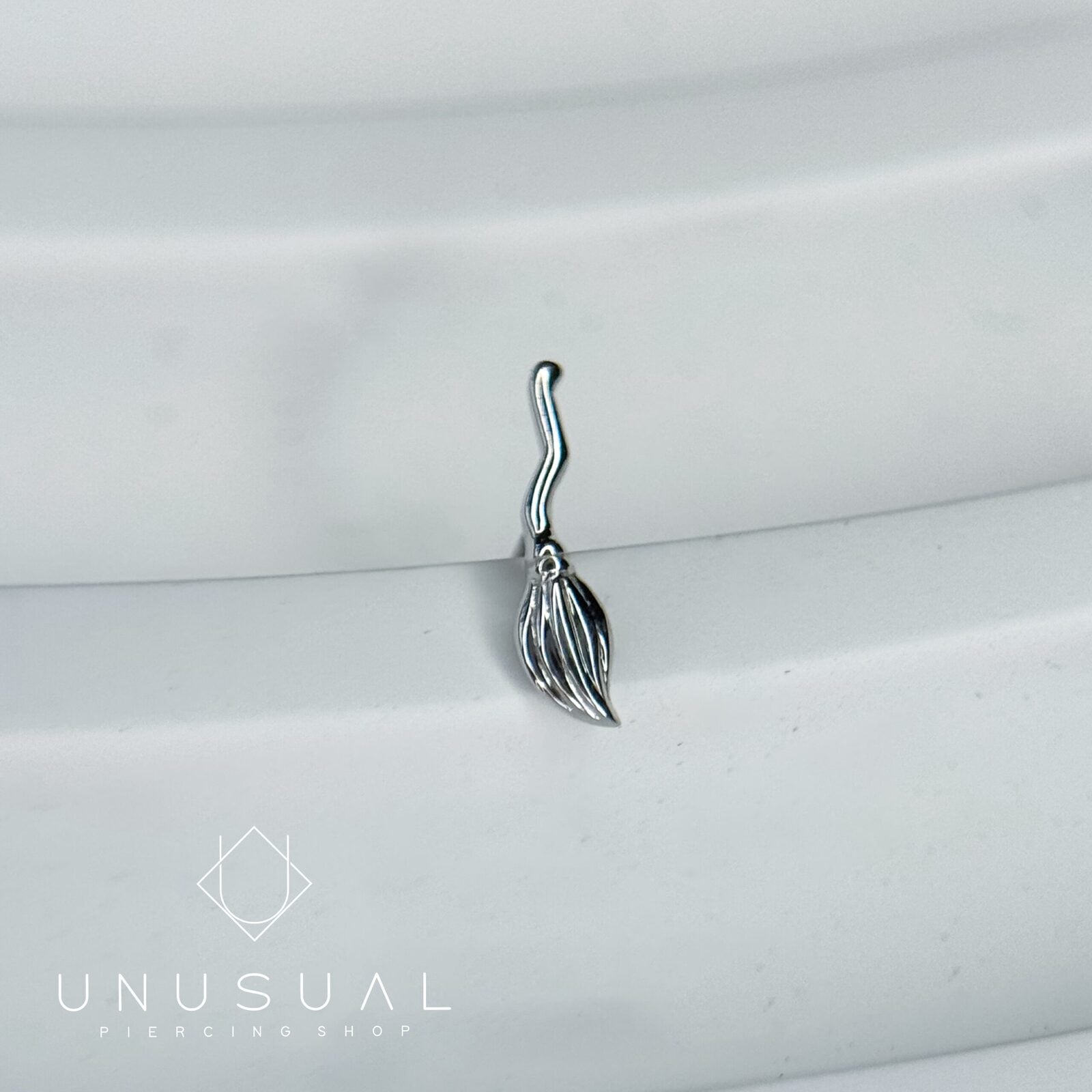 Harry Potter Broom | Piercing Oro 14kt - UnusualPiercingShop.com