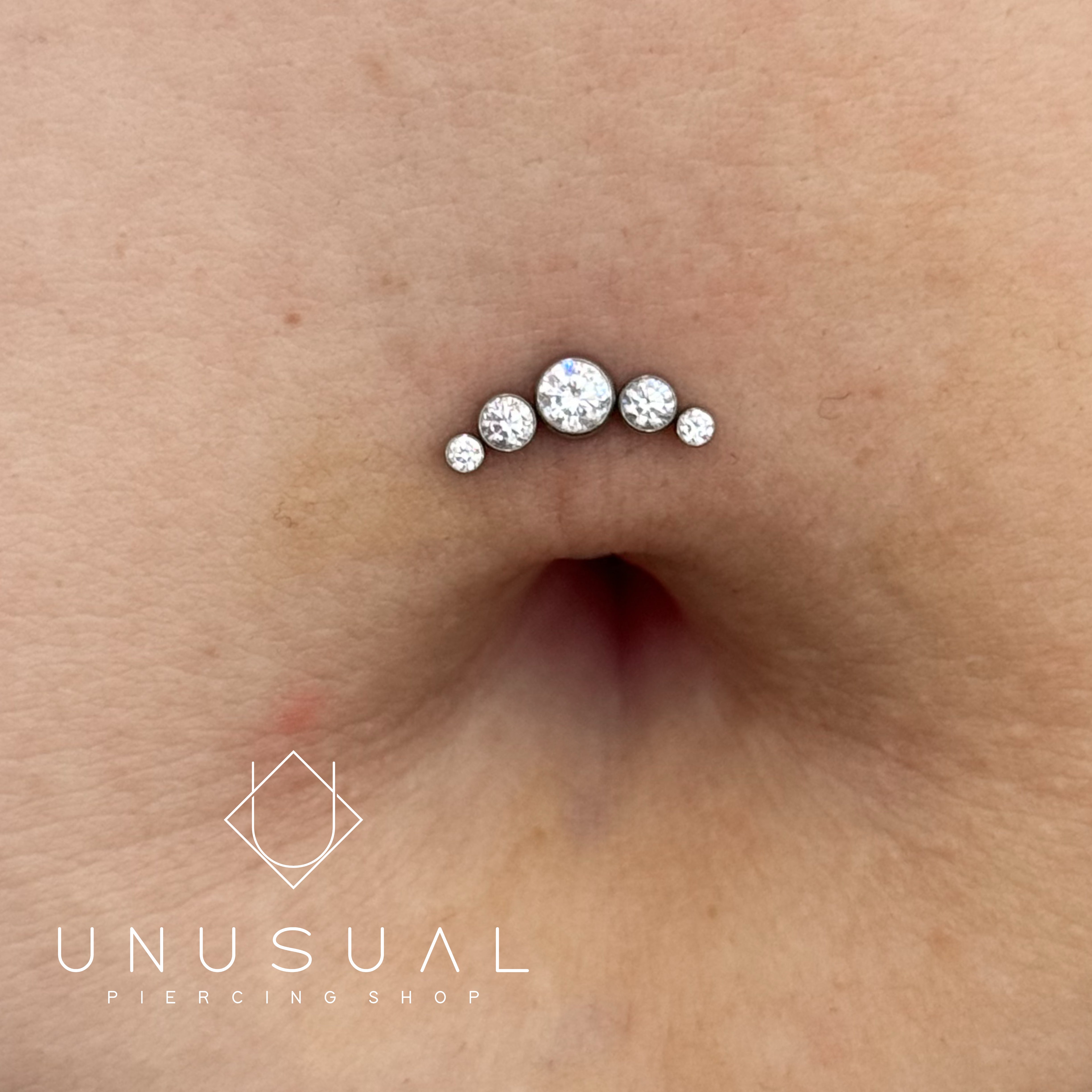 White Cluster | Floating Navel Piercing